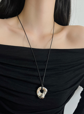 UNBEATEN极简时尚轻奢小众复古抽象镂空吊坠皮绳可调节项链毛衣链