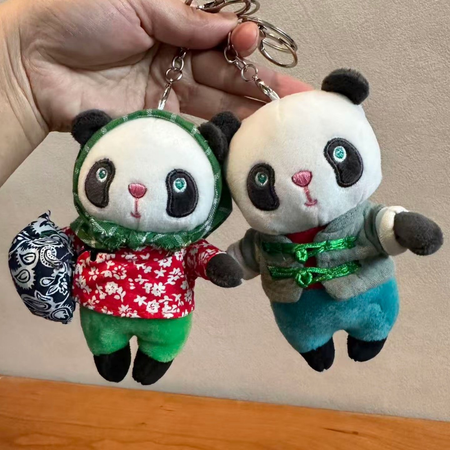 可爱熊猫挂件玩偶毛绒公仔钥匙扣冬装棉衣裤子熊猫背书包包小挂饰,淘宝优惠券,粉丝福利购,淘宝优惠卷