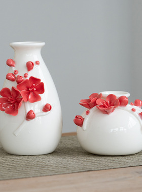 陶瓷手工捏花红梅瓶羊脂玉瓷水