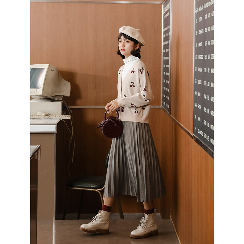 蜜妃儿樱桃刺绣开衫外套2020毛衣 蜜妃儿毛针织衫