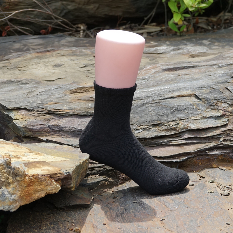 官网16美刀！美国汉斯外贸夏季薄拉毛女袜中筒户外登山打球健身袜 - 图3