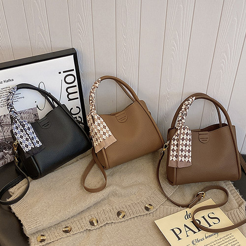 爆款手提包包女2026新款时尚百搭单肩斜挎包高级感上班通勤水桶包 - 图3