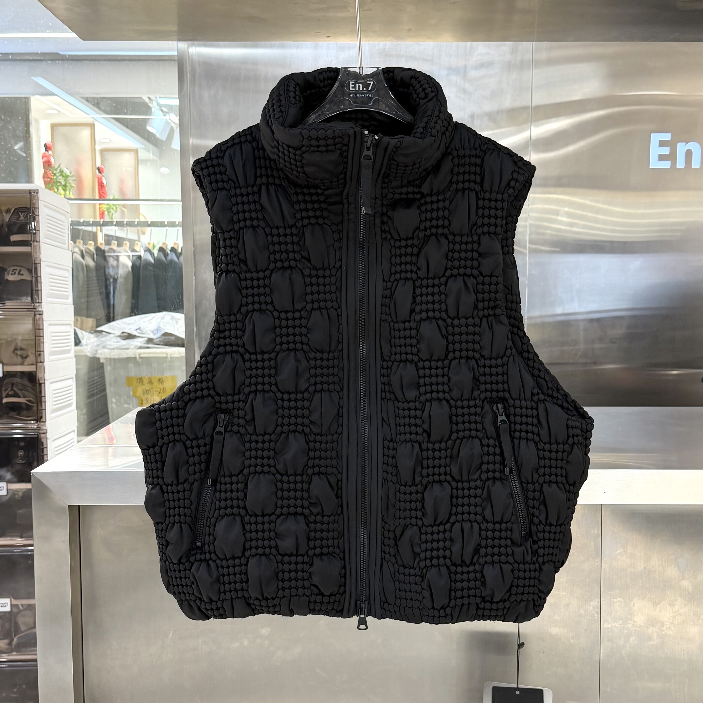 日言潮牌冬季立领鹅绒马甲男暗黑设计款发泡工艺宽松青年羽绒外套 - 图3