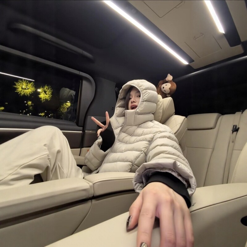 JVV SISTER 连帽排骨羽绒服女2025冬季爆款95白鸭绒保暖外套71277