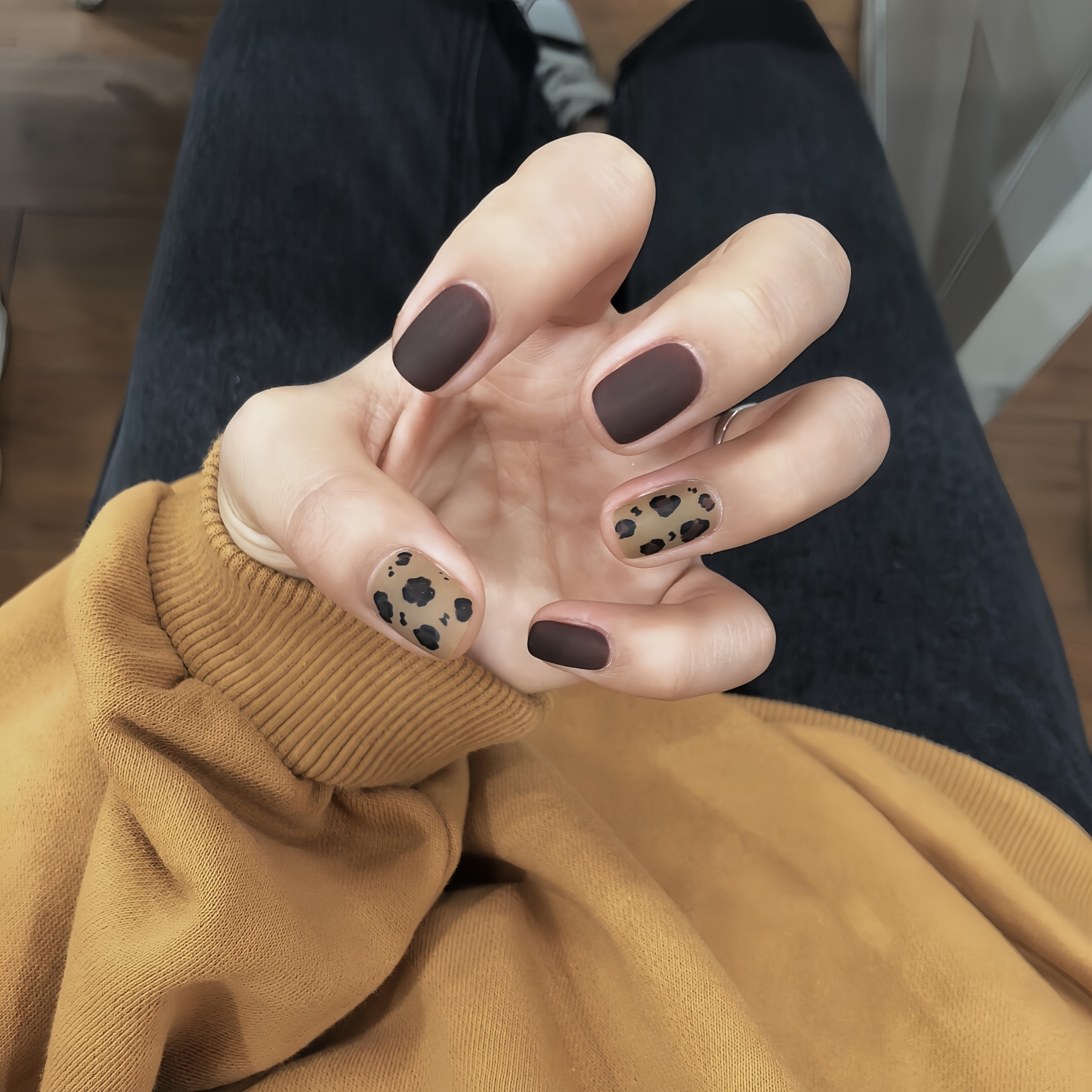 棕咖色豹纹磨砂跳色美甲手工定制穿戴甲短款高级感显白爆款可拆卸 - 图3