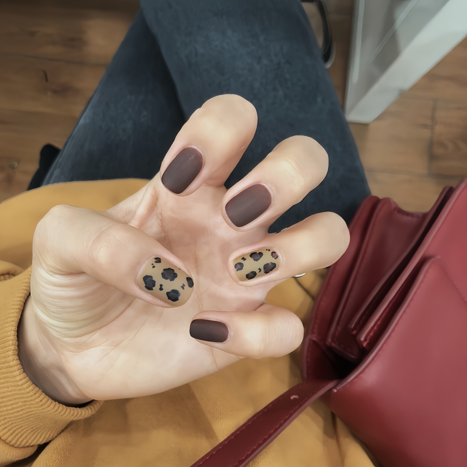 棕咖色豹纹磨砂跳色美甲手工定制穿戴甲短款高级感显白爆款可拆卸 - 图0