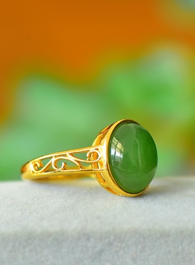 真品 和田玉碧玉菠菜绿戒指18K金镶 老料菠菜绿椭圆金镶玉戒指