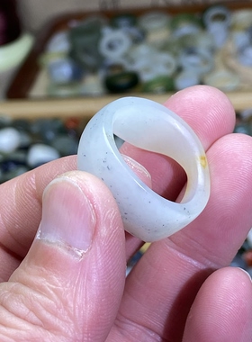 和田玉籽料独籽卡21扳指戒指白青花天地满皮洒金皮随型戒圈跑环