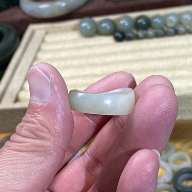 和田玉白玉籽料卡19随型戒指满皮洒金皮古风戒圈跑环文玩珠串玉环