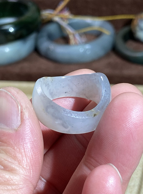 和田玉籽料戒指独籽天地满皮随型戒圈跑环复古风藏式文玩珠串玉环