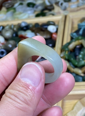 和田玉籽料卡19洒金皮满皮随型马鞍戒古风玉环扳指戒指文玩跑环