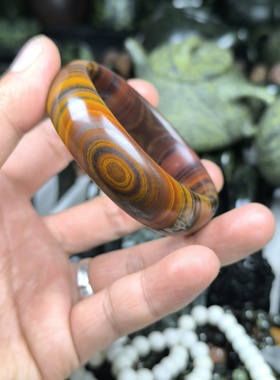 新疆彩陨带眼睛手镯