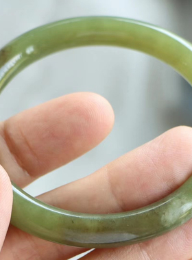 玉手镯52.6圈口（证号8083879，和田玉黄绿色