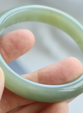 保真天然和田玉手镯53圈口证书编号6061366湖绿飘糖双色 青海料