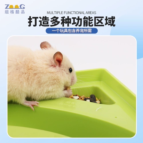 Хомять игрушки и припасы поднимаются в игрушки и избегают туннельных кормления вода ванная комната