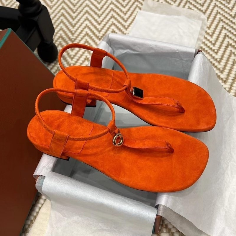 2025夏新款lp休闲夹趾凉鞋女金属吊坠凉鞋真皮低跟外穿沙滩凉拖鞋,淘宝优惠券,粉丝福利购,淘宝优惠卷