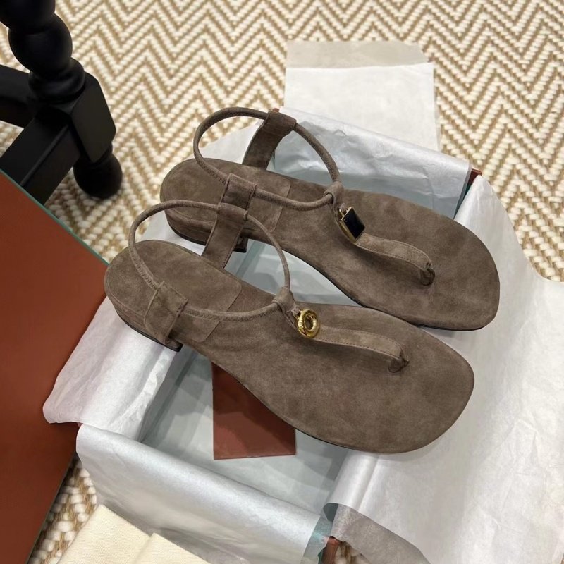 2025夏新款lp休闲夹趾凉鞋女金属吊坠凉鞋真皮低跟外穿沙滩凉拖鞋,淘宝优惠券,粉丝福利购,淘宝优惠卷