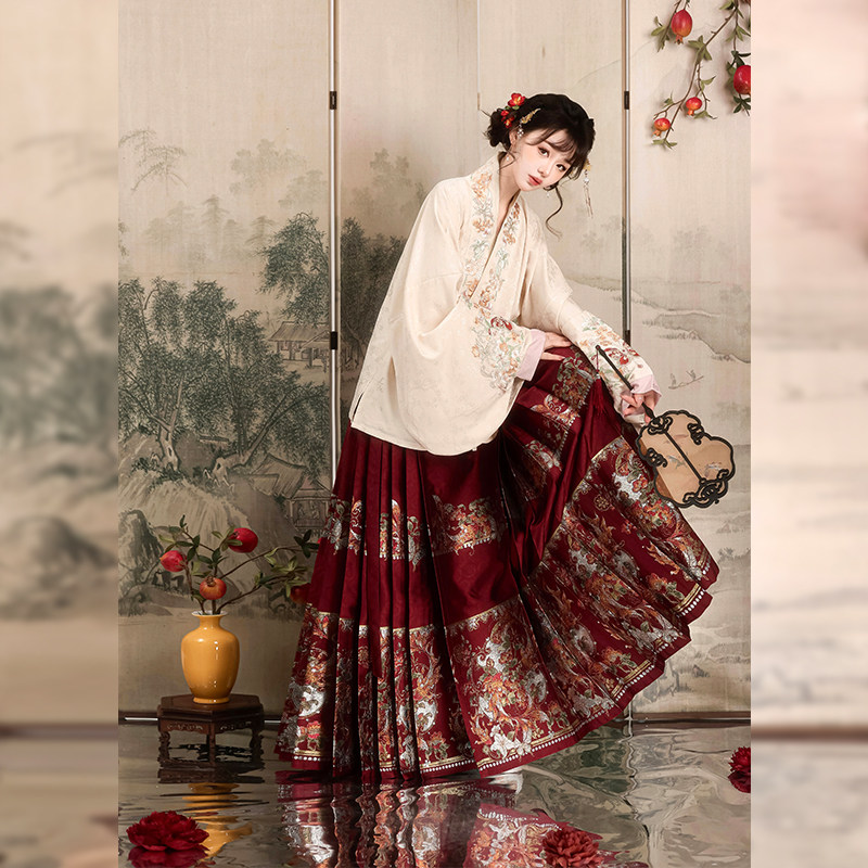 茗月萱【花雾锦鲤】明制汉服女交领对穿交织金马面裙日常套装秋冬,淘宝优惠券,粉丝福利购,淘宝优惠卷