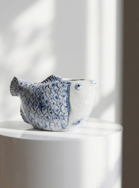 日式陶瓷鱼形花瓶蓝鱼纹摆件