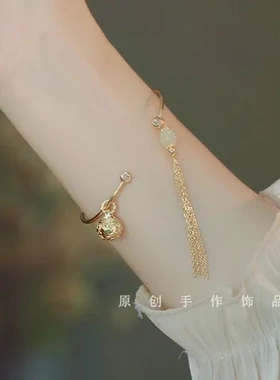 设计感宫铃铃铛小众手镯ins转运珠女玉髓国风流苏半镯古风