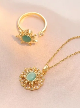 吊坠转动炫目项链可旋转时尚钛钢锁骨链锆石网红网红太阳花女