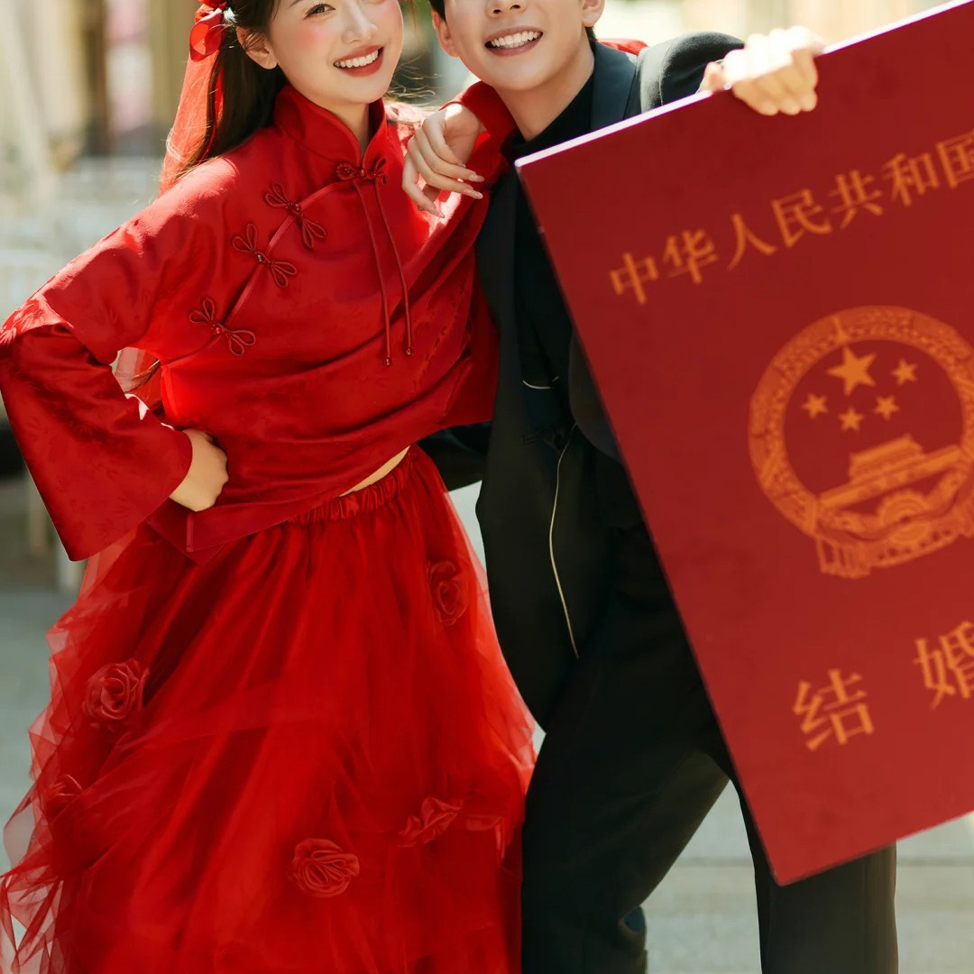 巨型结婚证KT板结婚领证拍照道具巨出片跟拍道具创意登记拍照 - 图1