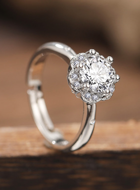 花朵形微镶一克拉戒指花形钻戒