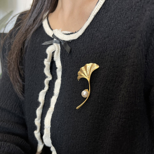 小众轻奢高级感金色银杏叶珍珠胸针高端精致时尚气质大衣别针配饰 - 图3