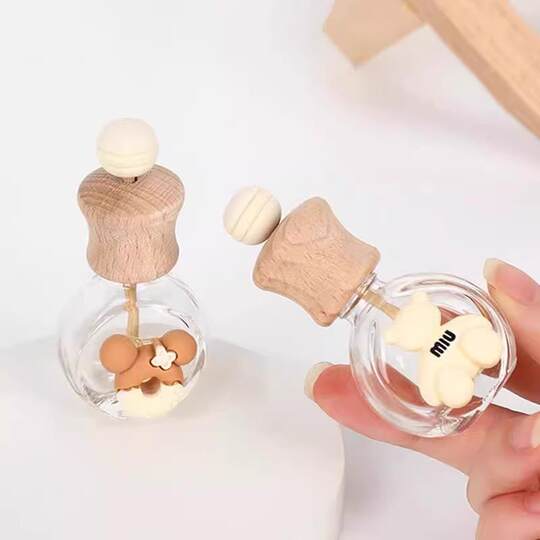 Perfume, dew, aromatherapy, volatile bottle empty bedroom