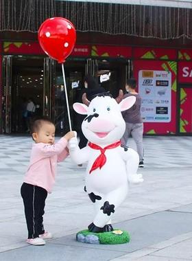 户外仿真卡通奶牛雕塑花园林广商场售楼部景区玻璃钢装饰模型摆件