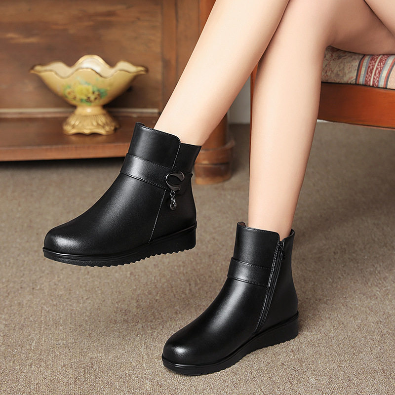 女冬加绒软皮妈妈棉鞋靴子女士短靴软底防滑羊毛皮鞋中老年女鞋子,淘宝优惠券,粉丝福利购,淘宝优惠卷