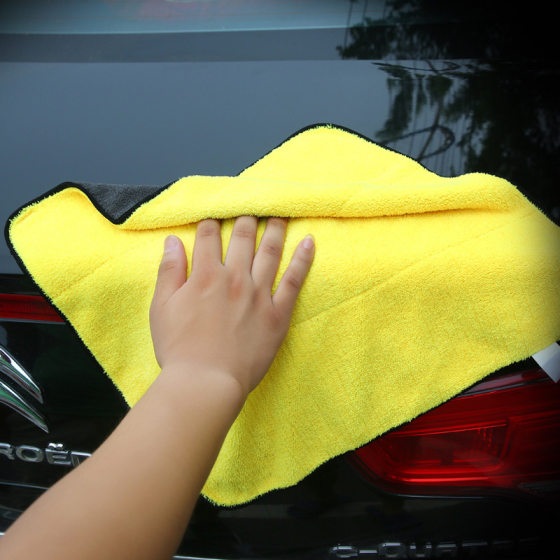 Thickened water-absorbent lint-free car cleaning cloth that leaves no marks for car washing