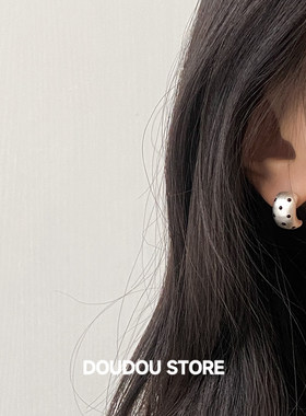 简约百搭银色耳钉黑色波点耳环