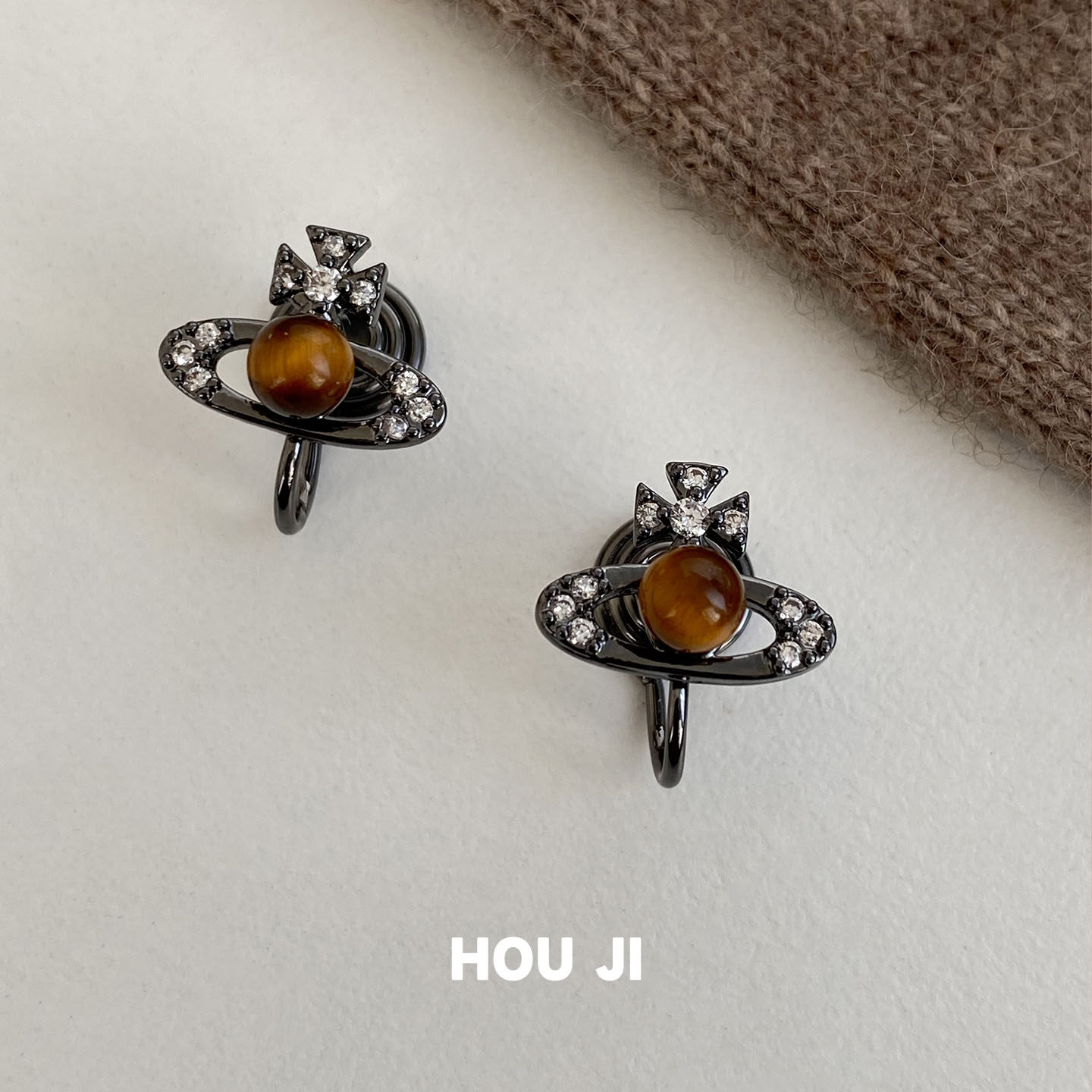 【无耳洞入】黑色设计感土星天然虎眼石蚊香盘耳夹耳环气质个性女,淘宝优惠券,粉丝福利购,淘宝优惠卷