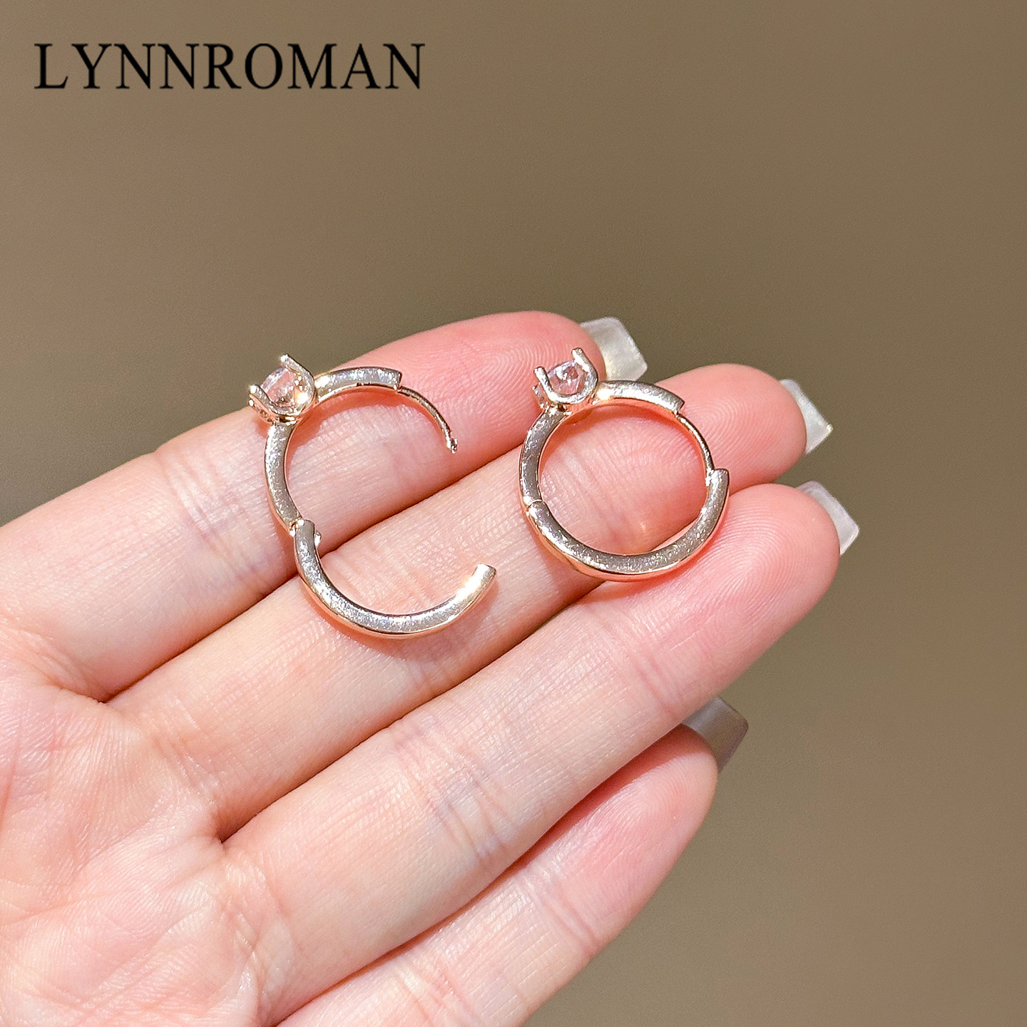 LYNNROMAN小众设计感个性对戒形状耳环女2026新款高级感耳圈耳饰,淘宝优惠券,粉丝福利购,淘宝优惠卷