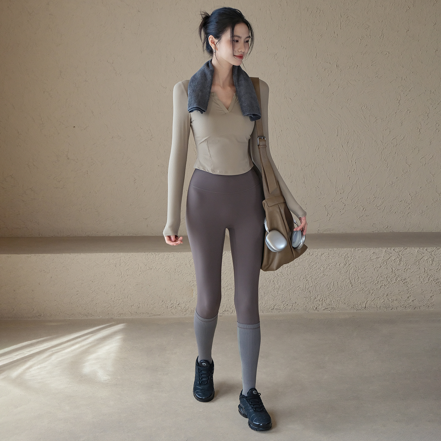 瑜伽服女秋冬新款带胸垫罗纹运动上衣高级感长袖普拉提训练健身服 - 图2