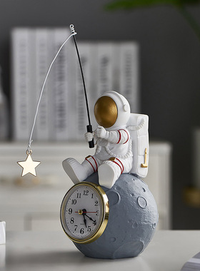 创意ins宇航员时钟学生儿童桌面台钟现代简约男孩房间床头小摆件