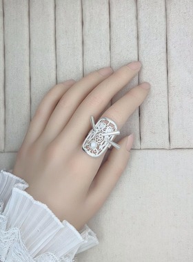 一恋镂空精致花纹戒指女几何方形