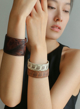 复古纹理皮质开口手镯女