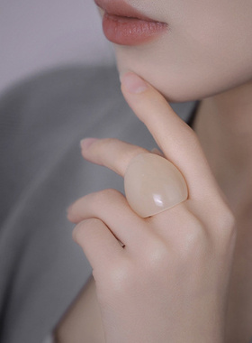 简约弧形宽版树脂戒指女