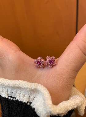 云间春色~爆闪满钻花朵耳钉