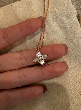 金色四叶草白贝母仿钻项链女