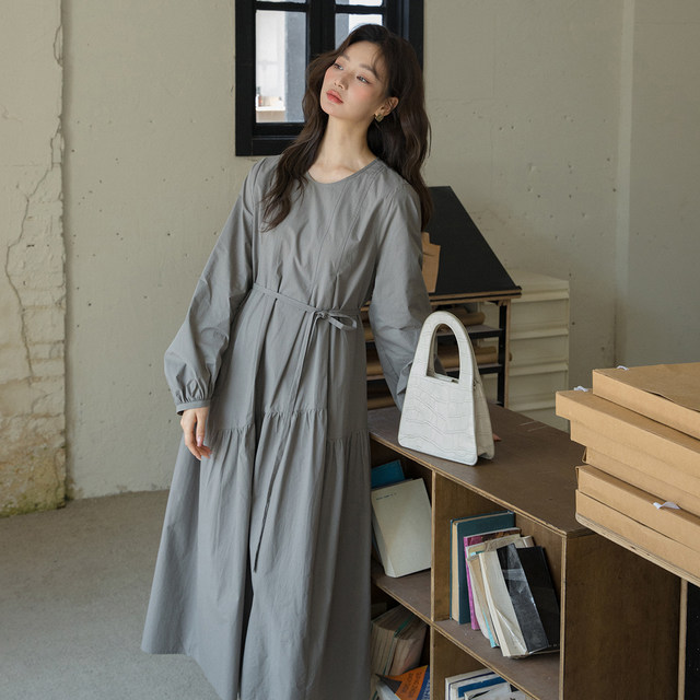 Literary French round neck, elegant and slimming dress