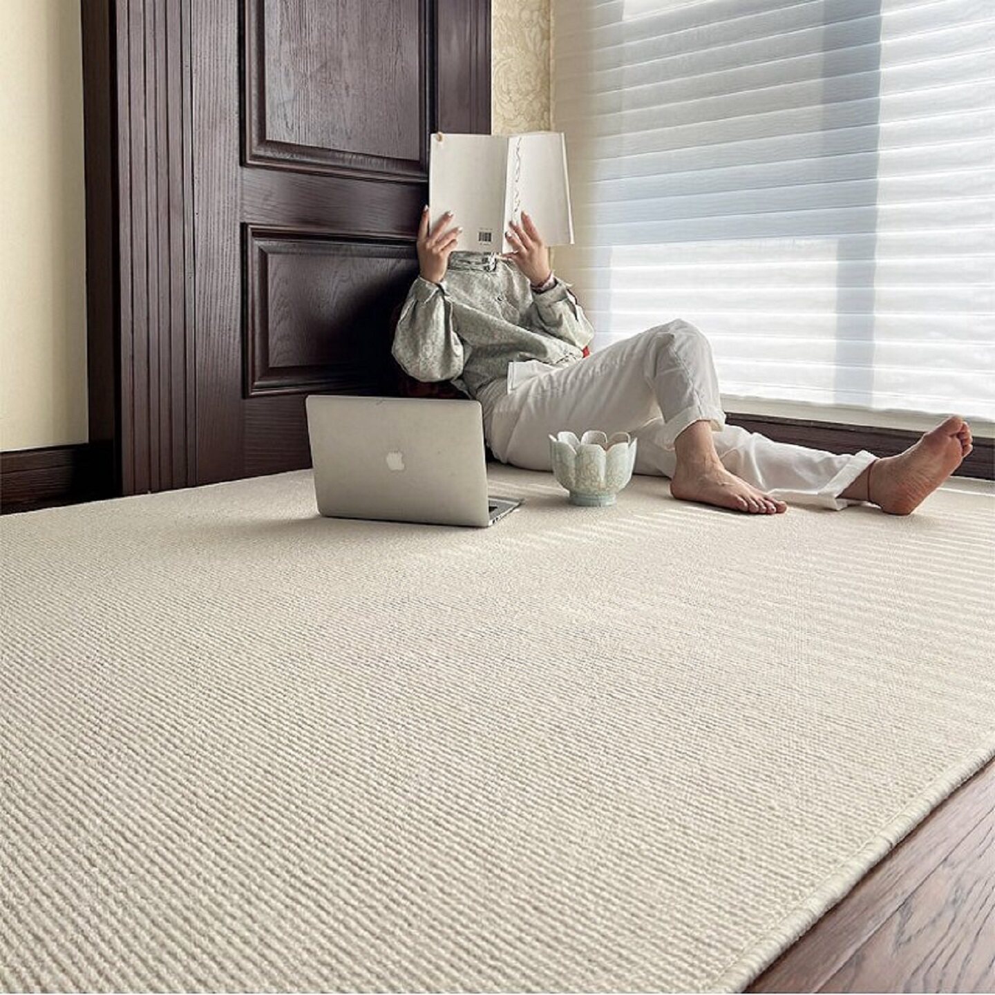Simple off-white carpet solid color photo floor mat