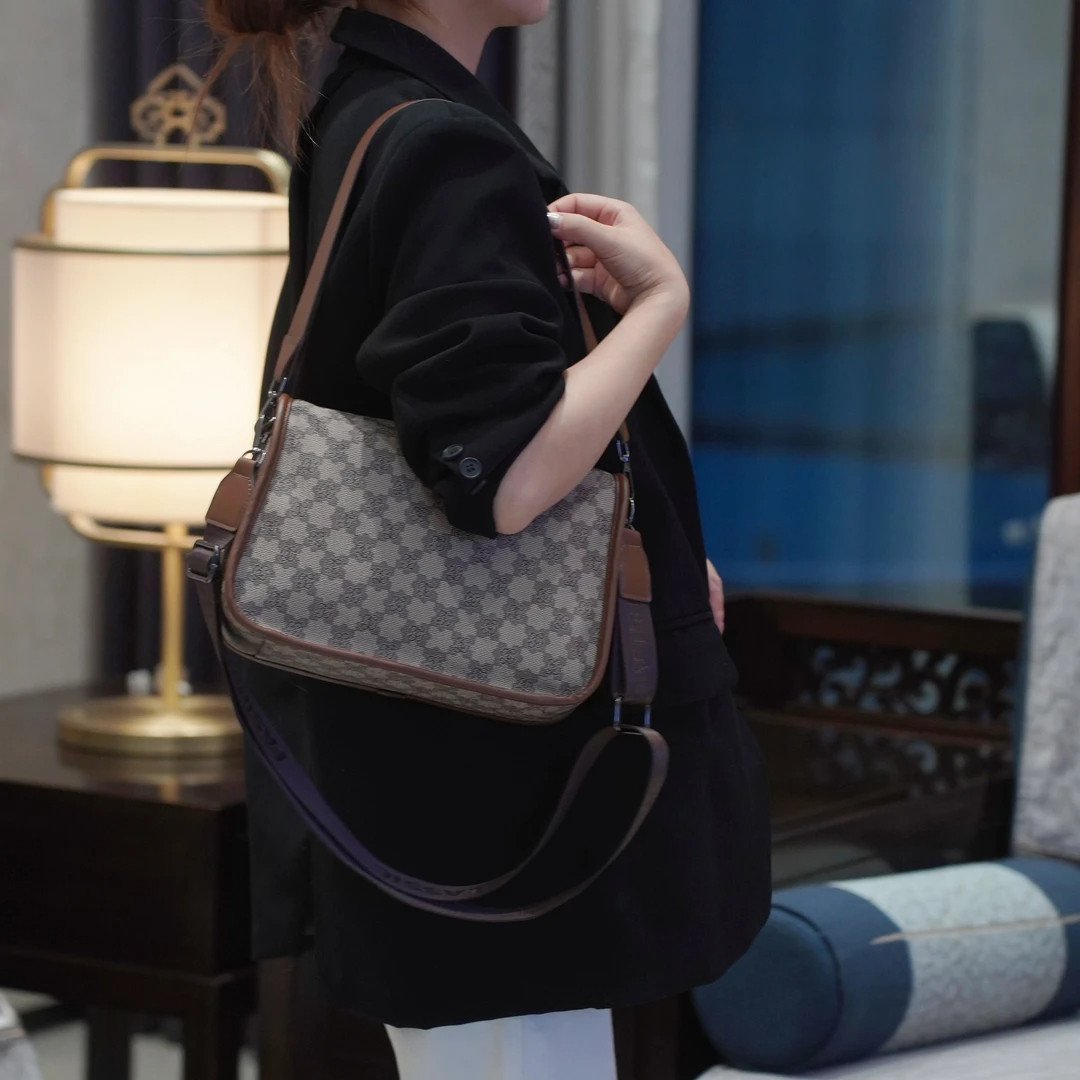 Spring and summer hot new style underarm single shoulder crossbody bag