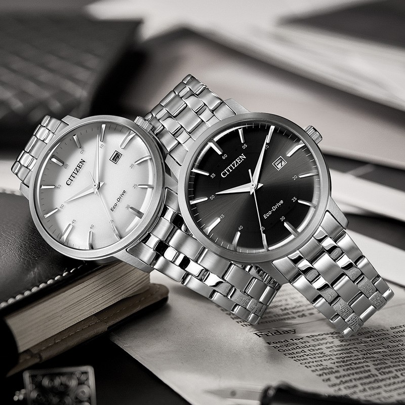 Self-operated photodynamic waterproof watch for men