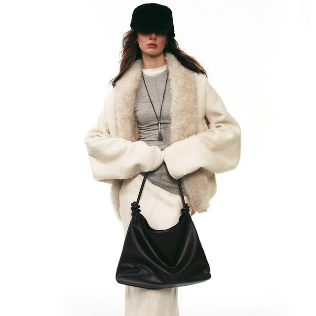 SINGLE MOMENT 25AW French winter light luxury and elegant cocoon-shaped wool collar cardigan jacket top for women