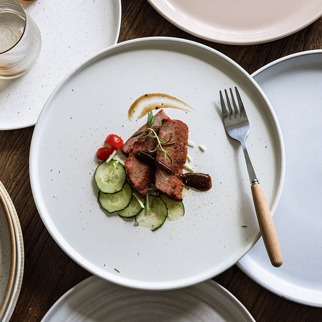 Yoshida Senki Japanese high-end solid color steak dish