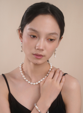 MMAGPY灰色锁扣珍珠项链设计感