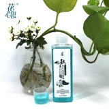 Питательные жидкие зеленые растения общие -ориентированные на горшечный посадку, посаженные популярными посаженными бамбуковыми удобрениями цветочный цветок цветок жир цветочный цветок вода.